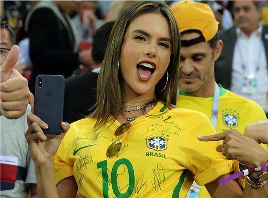 巴西队实力出众，女足世界杯争奇斗艳