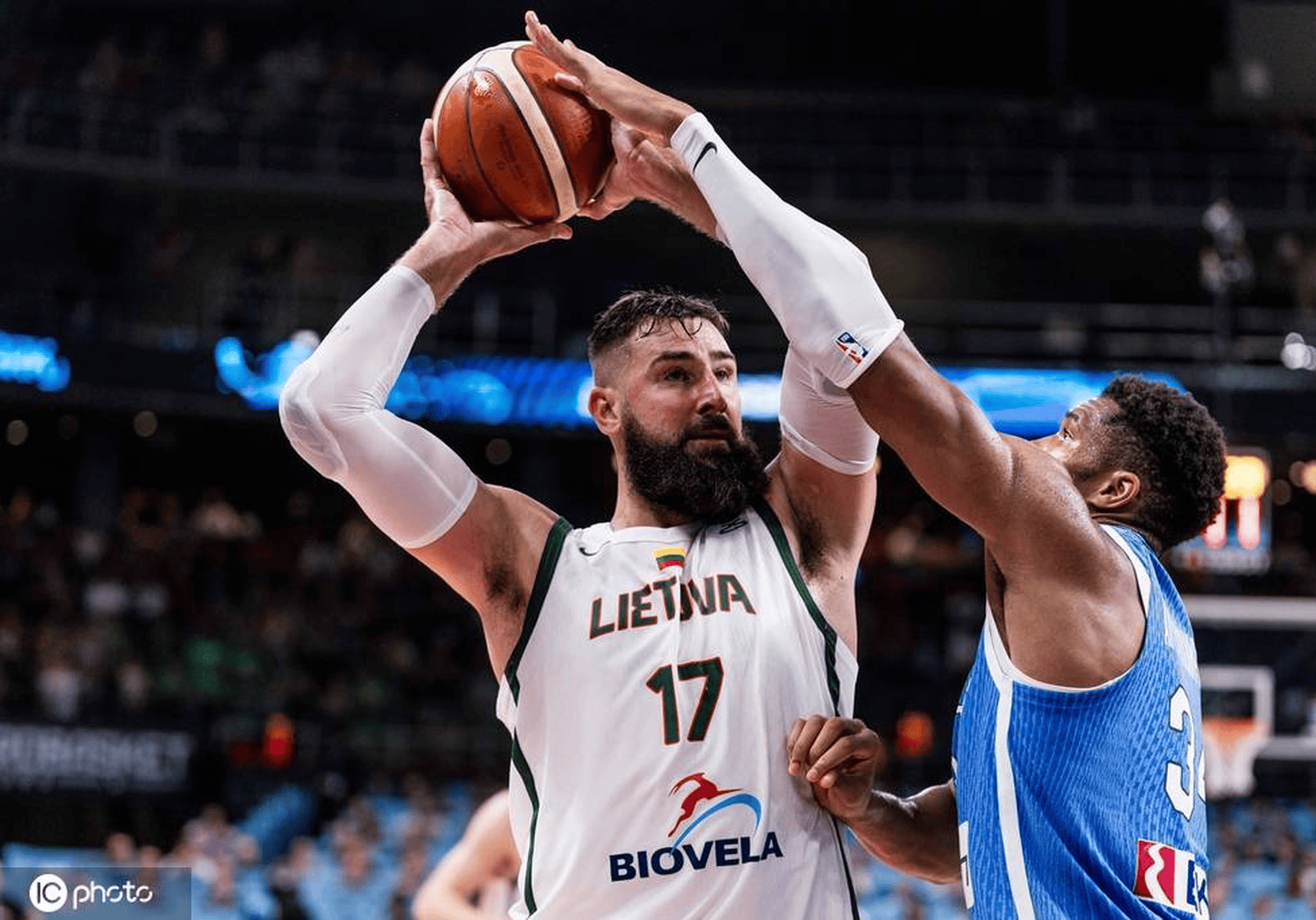 立陶宛男篮完胜希腊男篮，克莱制霸全场