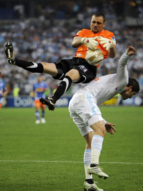 马赛队在客场比赛中拿下三分 马赛队在客场比赛中拿下三分