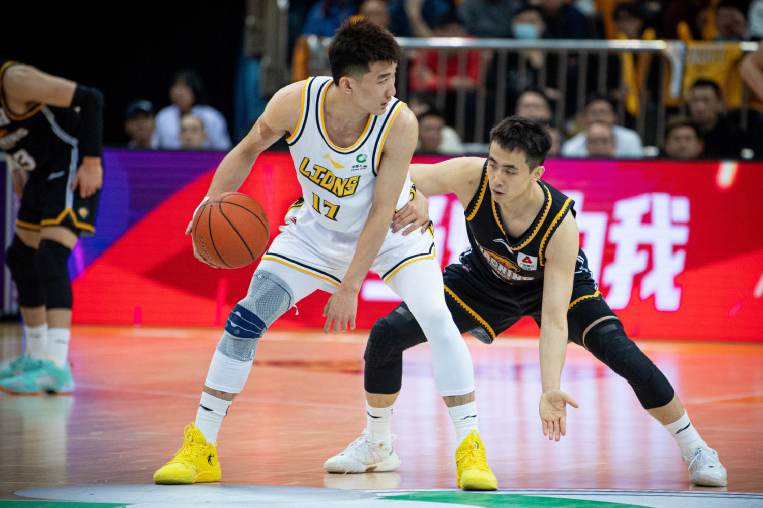 广州队鏖战湖人，赵继伟点燃赛场