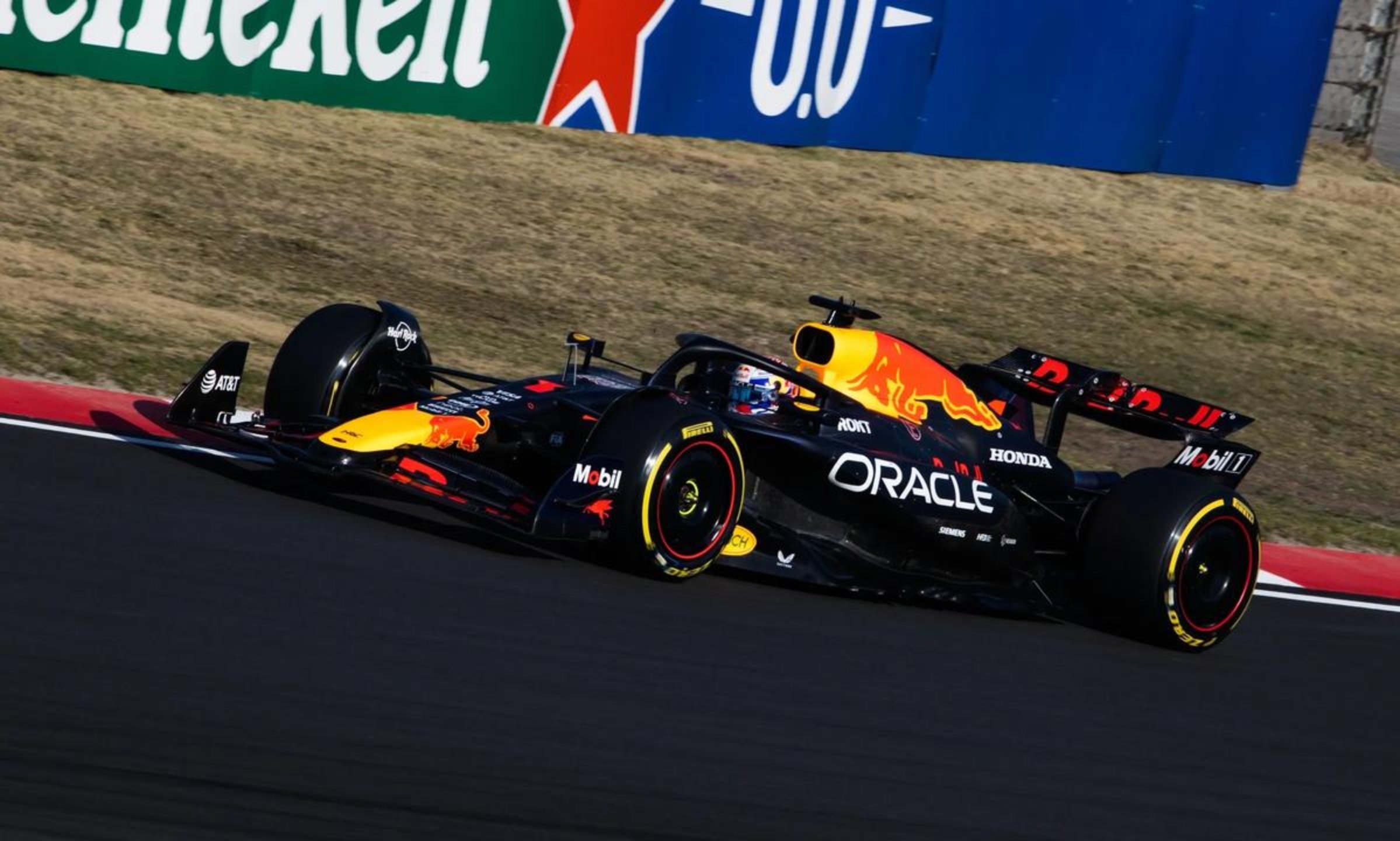 法拉利力克迈凯伦，维斯塔潘带队取胜