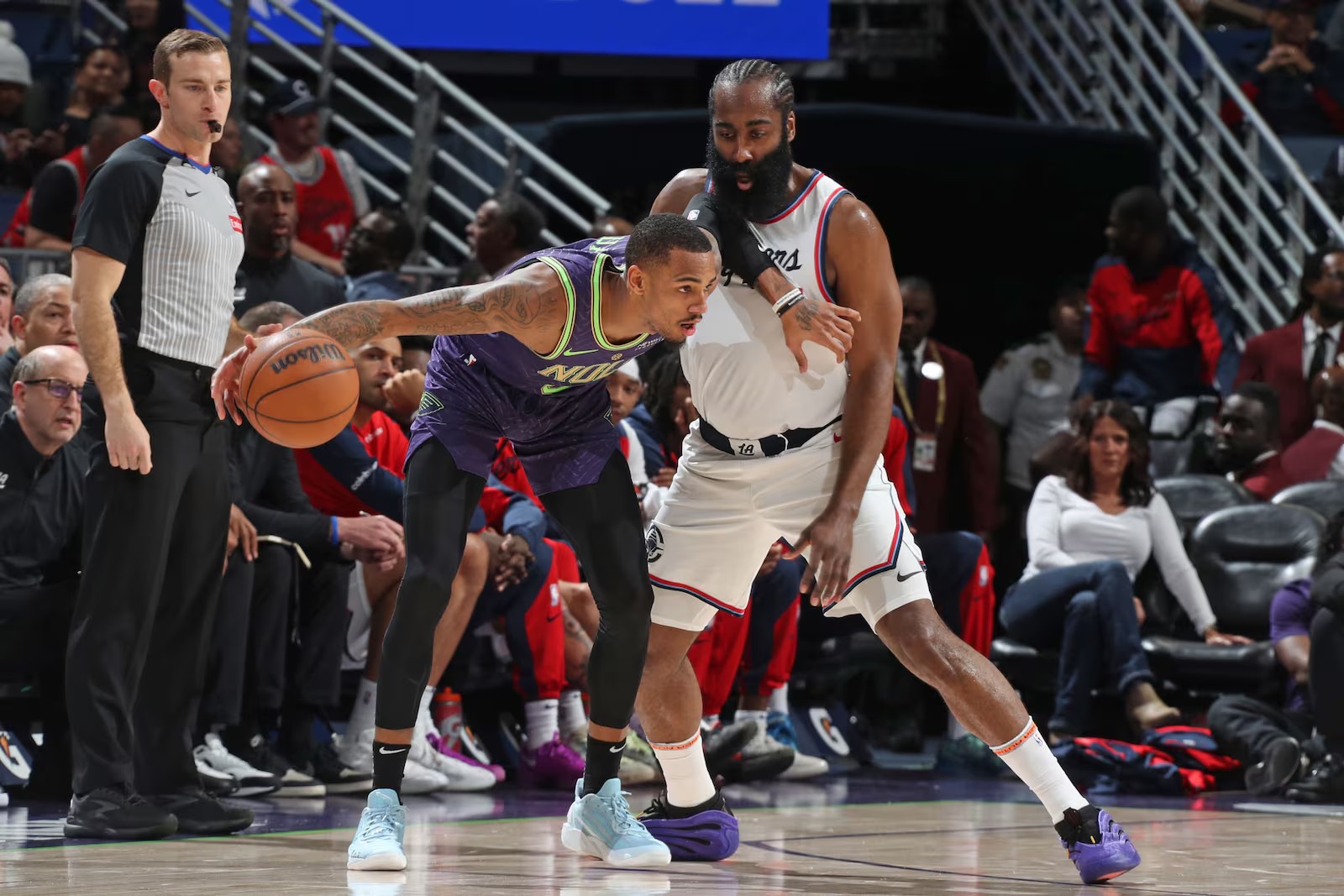 湖人鏖战江苏队，麦科勒姆点燃赛场