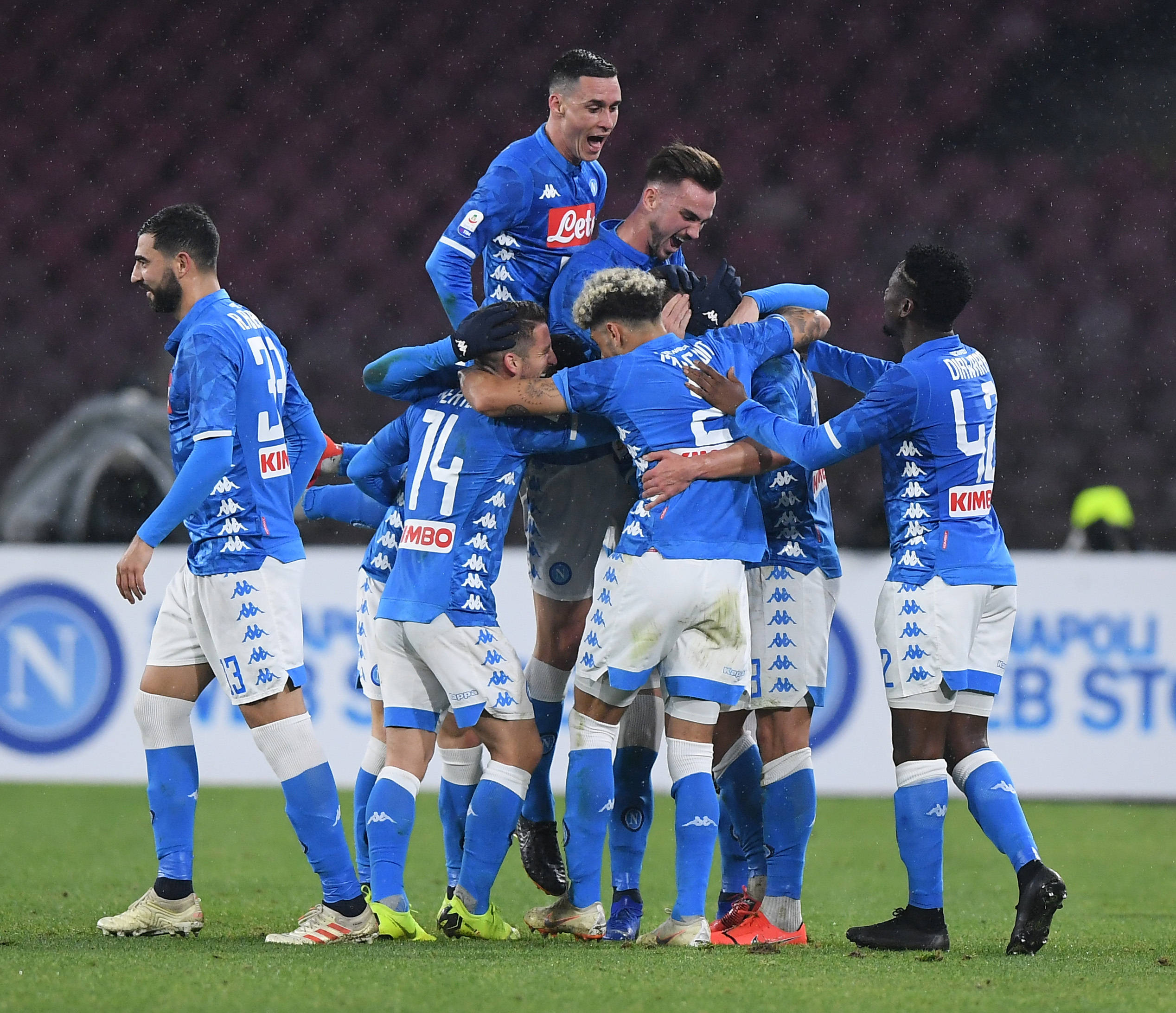 雷速直播-那不勒斯翻盘利物浦，佩德里点燃赛场