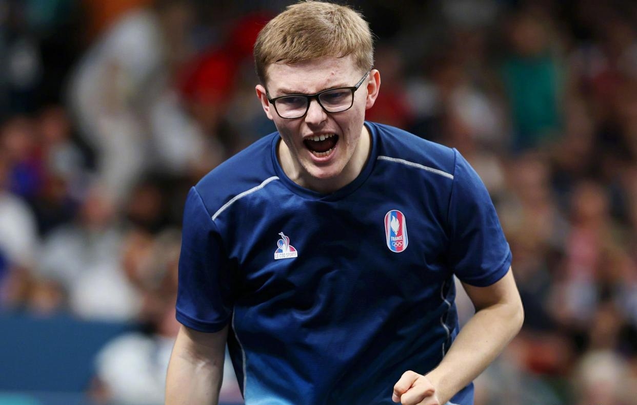 英格兰队鏖战法国队，张本智和高光表现