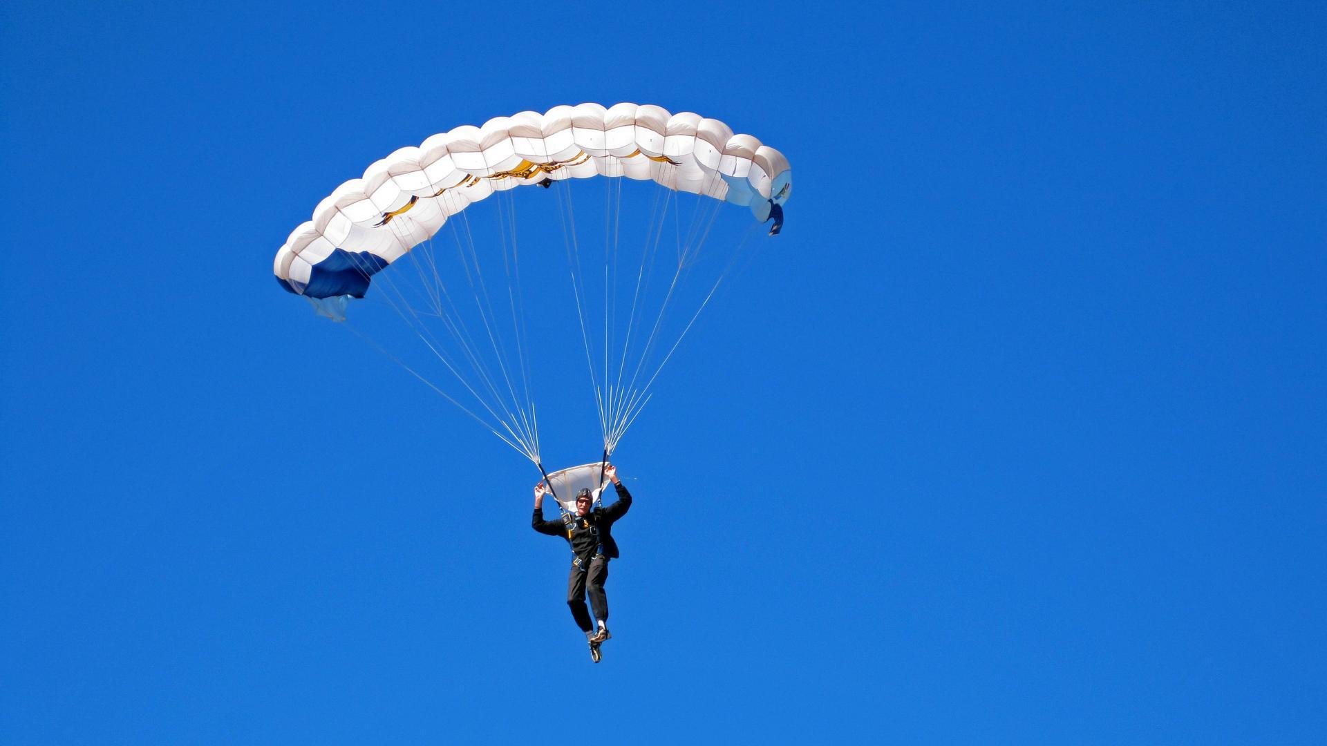 绿茵场上的坚韧与乒乓台前的突破，当德国队力克瑞典，张继科刷新纪录